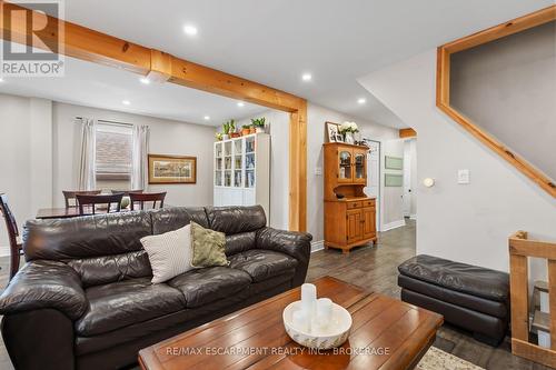 57 Carleton Street N, Thorold, ON - Indoor Photo Showing Living Room