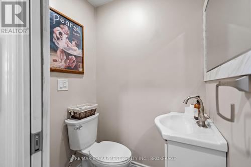 57 Carleton Street N, Thorold, ON - Indoor Photo Showing Bathroom