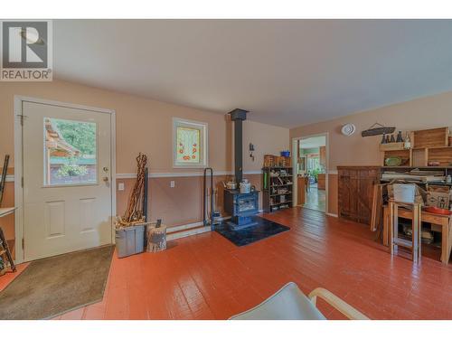 5208 Davis Road, 108 Mile Ranch, BC - Indoor