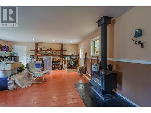 5208 Davis Road, 108 Mile Ranch, BC - Indoor