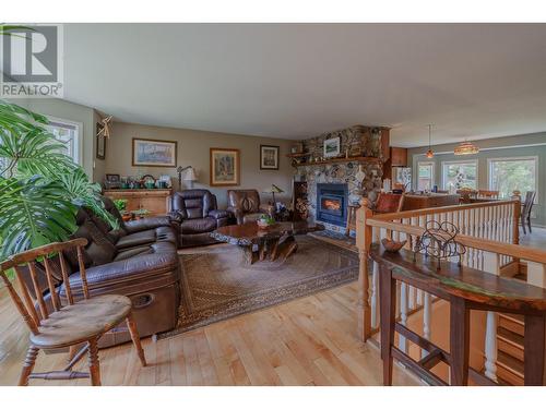 5208 Davis Road, 108 Mile Ranch, BC - Indoor Photo Showing Living Room With Fireplace