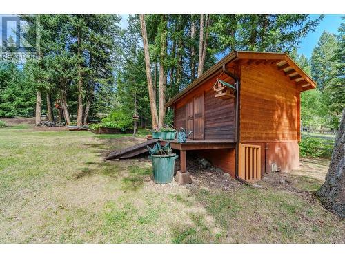 5208 Davis Road, 108 Mile Ranch, BC - Outdoor