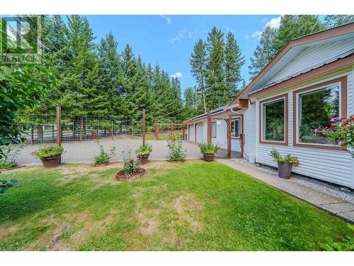 5208 Davis Road, 108 Mile Ranch, BC - Outdoor