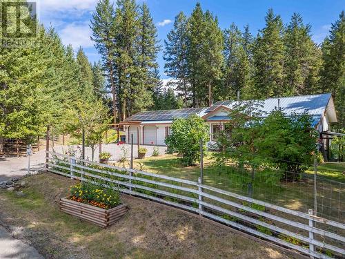 5208 Davis Road, 108 Mile Ranch, BC - Outdoor