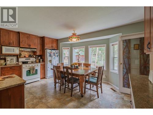 5208 Davis Road, 108 Mile Ranch, BC - Indoor