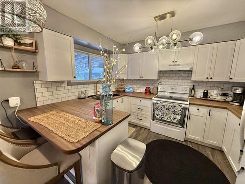 1173 Yorston Avenue, Quesnel, BC - Indoor Photo Showing Kitchen