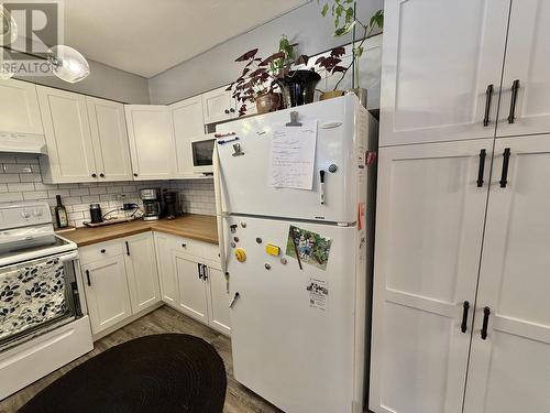 1173 Yorston Avenue, Quesnel, BC - Indoor Photo Showing Kitchen