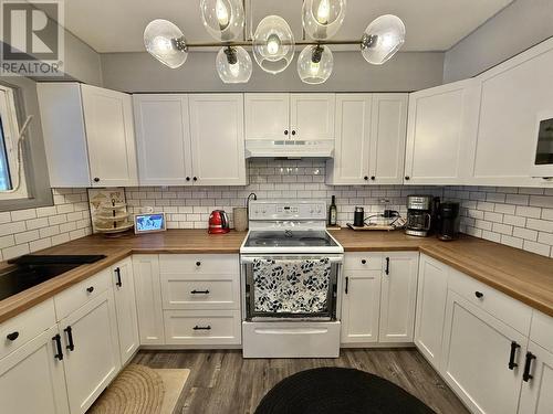 1173 Yorston Avenue, Quesnel, BC - Indoor Photo Showing Kitchen