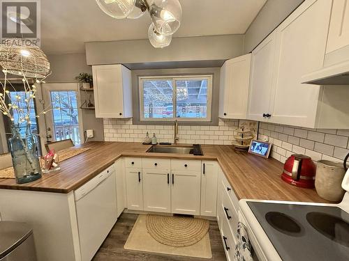 1173 Yorston Avenue, Quesnel, BC - Indoor Photo Showing Kitchen