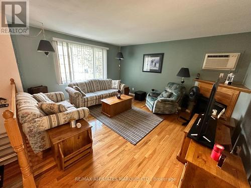 289 Ivan Crescent, Cornwall, ON - Indoor Photo Showing Living Room