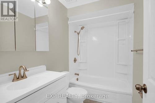 8 Henfield Avenue, Ottawa, ON - Indoor Photo Showing Bathroom