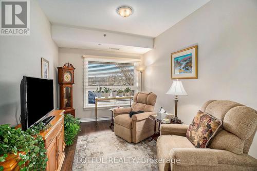 417 - 120 Prestige Circle, Ottawa, ON - Indoor Photo Showing Living Room