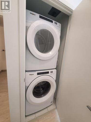 318 - 181 Sheppard Avenue E, Toronto, ON - Indoor Photo Showing Laundry Room