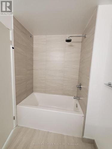 318 - 181 Sheppard Avenue E, Toronto, ON - Indoor Photo Showing Bathroom