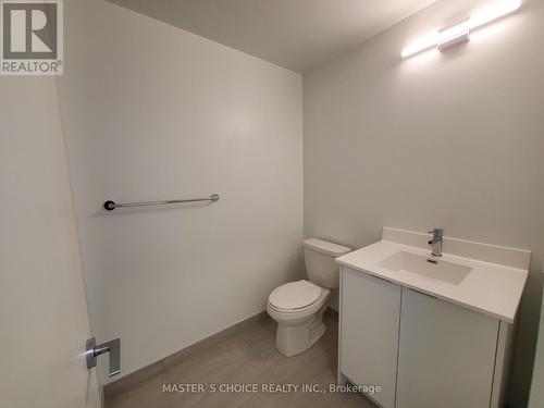 318 - 181 Sheppard Avenue E, Toronto, ON - Indoor Photo Showing Bathroom