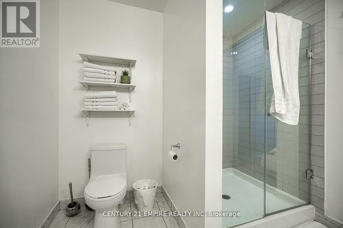 325 - 30 Nelson Street, Toronto, ON - Indoor Photo Showing Bathroom