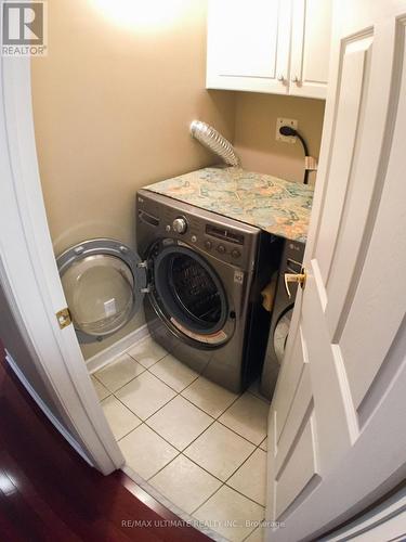 4 Jessie Drive, Toronto, ON - Indoor Photo Showing Laundry Room