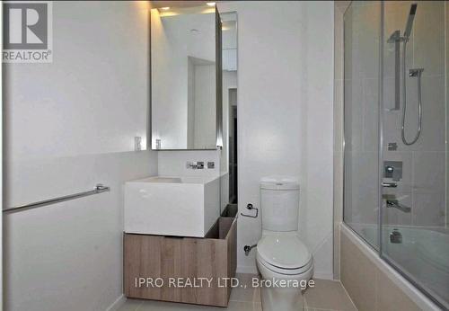 3512 - 1 Bloor Street E, Toronto, ON - Indoor Photo Showing Bathroom