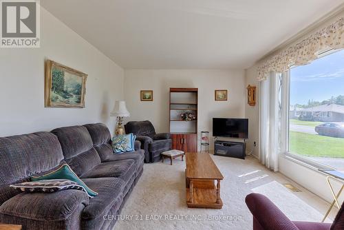 246 Basswood Avenue, Renfrew, ON - Indoor Photo Showing Living Room