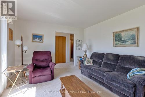 246 Basswood Avenue, Renfrew, ON - Indoor Photo Showing Living Room