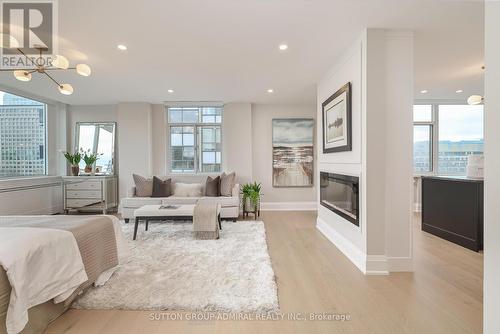 806 - 500 Avenue Road, Toronto, ON - Indoor Photo Showing Living Room With Fireplace