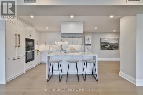 806 - 500 Avenue Road, Toronto, ON - Indoor Photo Showing Kitchen