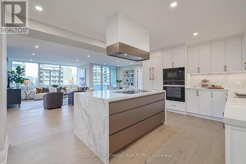 806 - 500 Avenue Road, Toronto, ON - Indoor Photo Showing Kitchen