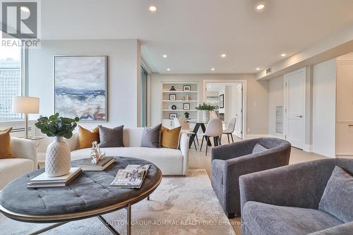 806 - 500 Avenue Road, Toronto, ON - Indoor Photo Showing Living Room