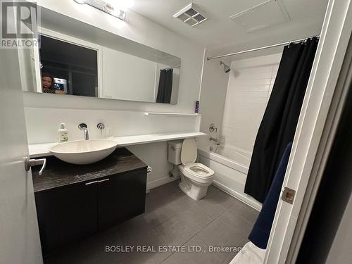 4503 - 15 Fort York Boulevard, Toronto, ON - Indoor Photo Showing Bathroom