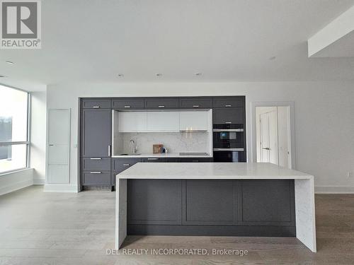 212 - 10 Inn On The Park Drive, Toronto, ON - Indoor Photo Showing Kitchen