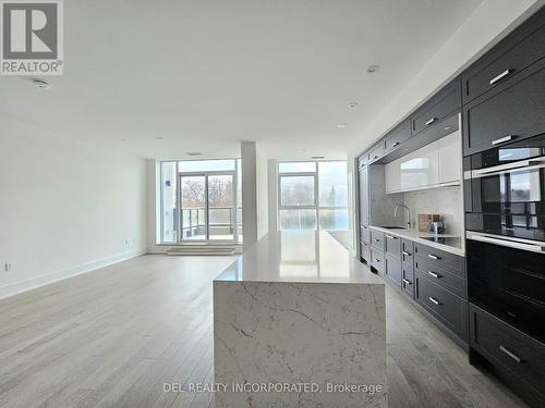 212 - 10 Inn On The Park Drive, Toronto, ON - Indoor Photo Showing Kitchen