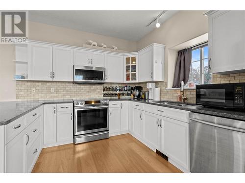 875 Sahali Terrace Unit# 501, Kamloops, BC - Indoor Photo Showing Kitchen With Double Sink