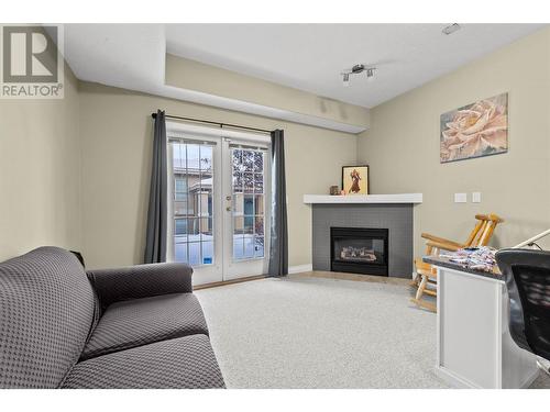 875 Sahali Terrace Unit# 501, Kamloops, BC - Indoor Photo Showing Living Room With Fireplace