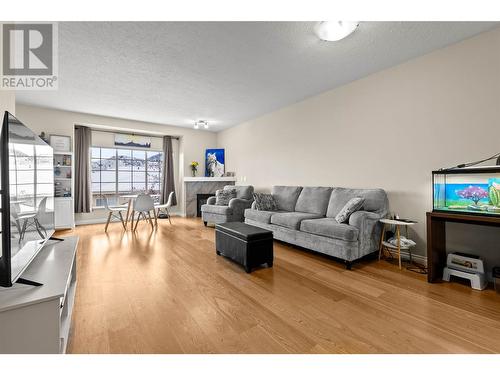 875 Sahali Terrace Unit# 501, Kamloops, BC - Indoor Photo Showing Living Room