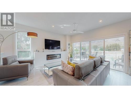 7006 Wren Drive, Osoyoos, BC - Indoor Photo Showing Living Room With Fireplace