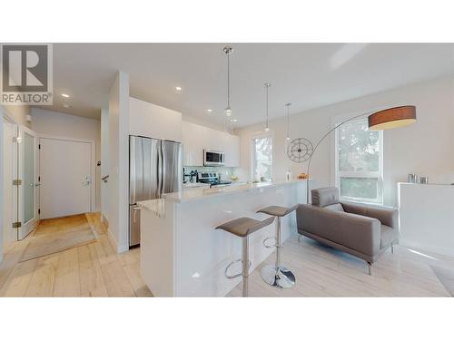 7006 Wren Drive, Osoyoos, BC - Indoor Photo Showing Kitchen With Upgraded Kitchen