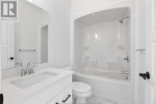 210 Mclellan, Amherstburg, ON - Indoor Photo Showing Bathroom