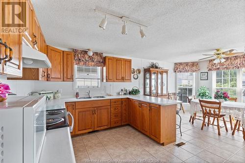 69 Malden Hill, Amherstburg, ON - Indoor Photo Showing Kitchen