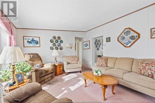 69 Malden Hill, Amherstburg, ON - Indoor Photo Showing Living Room