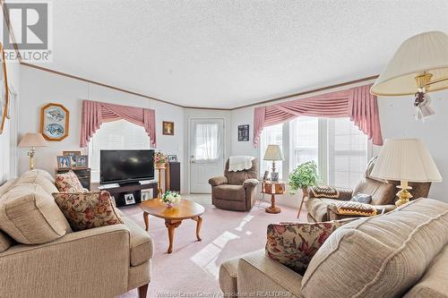 69 Malden Hill, Amherstburg, ON - Indoor Photo Showing Living Room