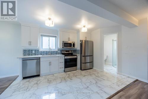 606 Cobblehill Drive, Oshawa (Pinecrest), ON - Indoor Photo Showing Kitchen