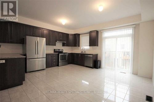 77 Sea Drifter Crescent, Brampton, ON - Indoor Photo Showing Kitchen