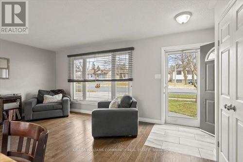 1047 St. Paul'S Street, Peterborough (Northcrest), ON - Indoor Photo Showing Living Room