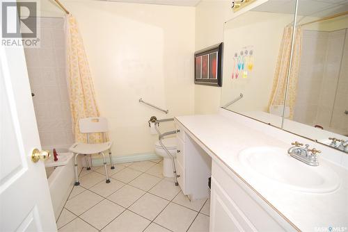 2915 37Th Street W, Saskatoon, SK - Indoor Photo Showing Bathroom