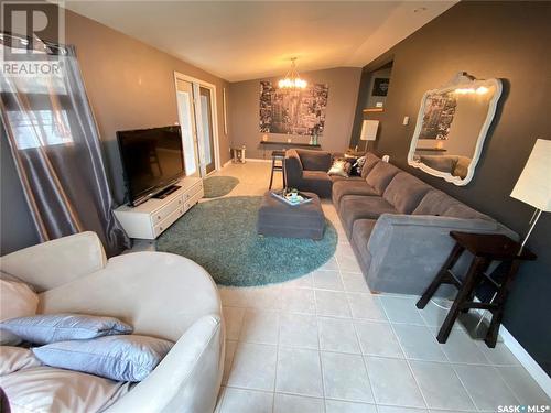 748 Brimacombe Drive, Weyburn, SK - Indoor Photo Showing Living Room