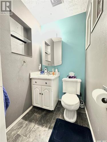 748 Brimacombe Drive, Weyburn, SK - Indoor Photo Showing Bathroom