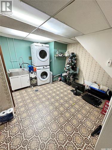 748 Brimacombe Drive, Weyburn, SK - Indoor Photo Showing Laundry Room