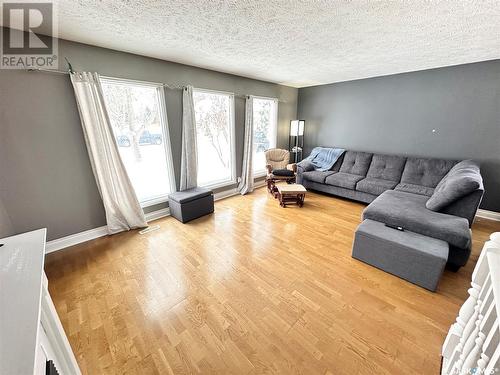 748 Brimacombe Drive, Weyburn, SK - Indoor Photo Showing Living Room