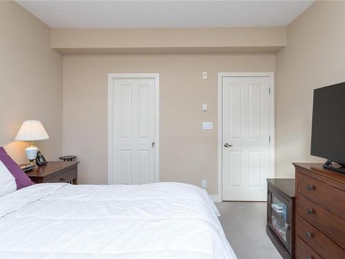 513-623 Treanor Ave, Langford, BC - Indoor Photo Showing Bedroom