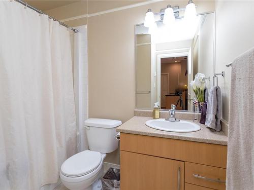 513-623 Treanor Ave, Langford, BC - Indoor Photo Showing Bathroom